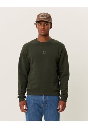 Dark green sweatshirt with round neckline, ribbed cuffs, and hem. Features a small white "II" embroidered on the chest. Casual fit.