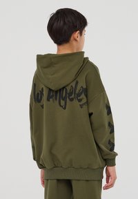 Terranova LOS ANGELES PRINT - Felpa con cappuccio - verde militare