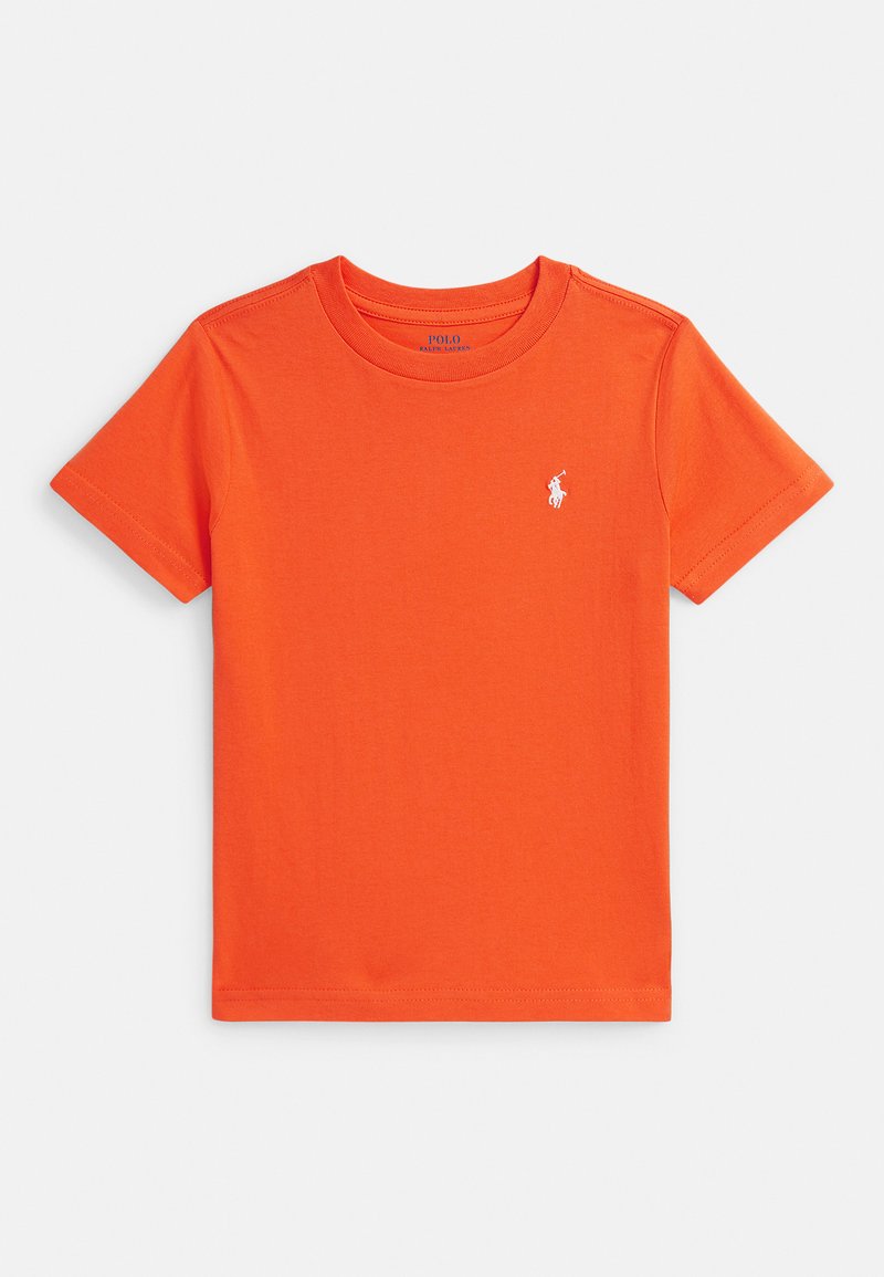 Narancssárga pamut póló környakkal, rövid ujjú, fehér logóval a mellkason. Simább textúra és egyszerű dizájn.