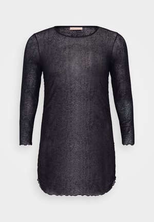 Crna prozračna tunika haljina s rukavima do tri četvrtine, okruglim izrezom i valovitim rubom. Tekstuirana tkanina s suptilnim sjajem kroz cijelu površinu.