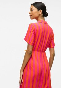 VILA Robe longue - tigerlily