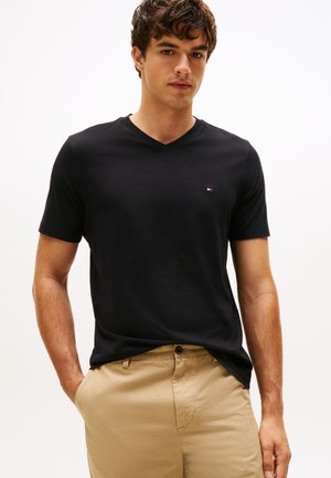 ESSENTIAL TEE - Osnovna majica kratkih rukava - black