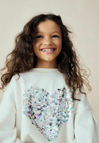 Next REGULAR FIT - Abito in maglia - ecru white sequin heart