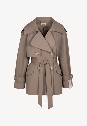 Taupekleurige double-breasted trenchcoat met brede revers, getailleerde taille met riem, knoopmanchetten, klepzakken en een schouderstormklep.