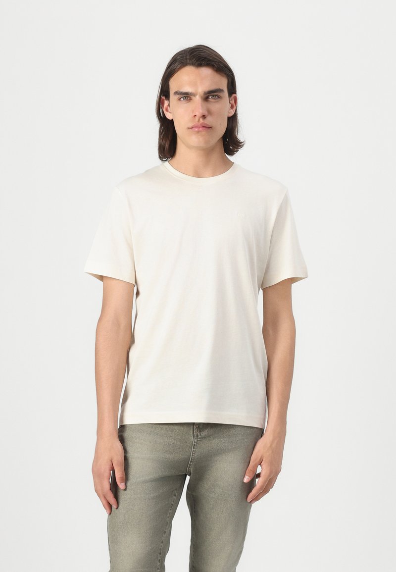 TOM TAILOR BASIC CREW NECK - T-shirts basic - smooth light sand