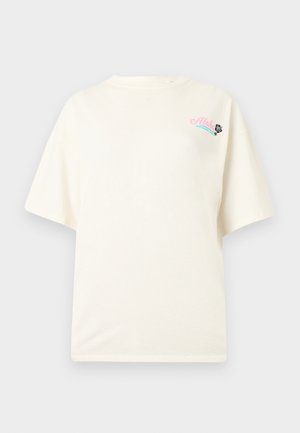 Kurzärmeliges T-Shirt in Cremefarbe mit kleinem pinkfarbenem "Aloha"-Text und schwarzem Hibiskusblumen-Design auf der oberen linken Brust.