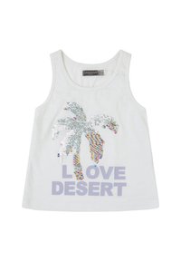 Camiseta sin mangas blanca con un diseño de palmera de lentejuelas plateadas y las palabras "LOVE DESERT" en impresión de color púrpura claro.