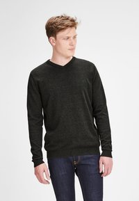 Jack & Jones JJEBASIC V-NECK - Jumper - anthracite
