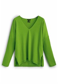 Pull vert à manches longues avec col en V, coupe ample et fentes latérales sur fond blanc.