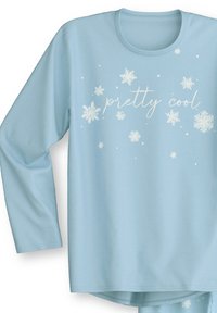 Hellblaues Langarmshirt aus weichem Stoff mit weißen Schneeflocken-Graphics und dem Text "pretty cool" in einer geschwungenen Schriftart.