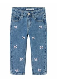 Jeans aus Denim in hellblau, mit rosa gestickten Schleifen, die gleichmäßig verteilt sind. Klassisches Fünf-Taschen-Design mit einem normalen Taillenbund.