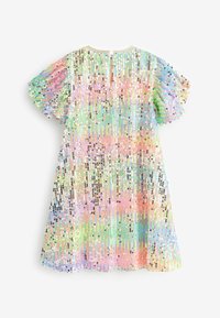 Robe à manches courtes en sequins multicolores avec un col rond et une fermeture boutonnée au dos.