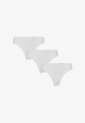 Drie effen witte damesbikini-onderbroeken diagonaal gerangschikt op een witte achtergrond.