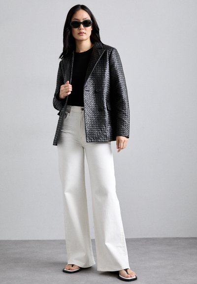 Citizens of Humanity PALOMA BAGGY - Flared jeans - pearl white