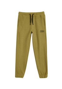 Olijfgroene joggingbroek gemaakt van zacht materiaal, met een elastische tailleband met trekkoord, bijgesneden enkels en een bedrukte "HIKING & CLIMBING" detail.