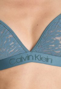 Calvin Klein Underwear UNLINED TRIANGLE ULTRA SOFT LACE - Triangel BH - blue
