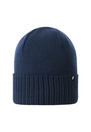 Béret en maille bleu marine avec un revers côtelé, texture lisse, et une petite étiquette logo contrastante sur le côté.