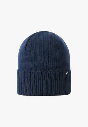 Beanie lavorato a maglia blu navy con un polsino a coste, texture liscia e una piccola etichetta logo a contrasto sul lato.