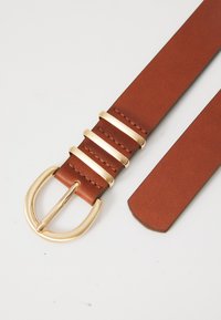 Brown leather belt with a gold metal buckle. Features three horizontal gold accents where the buckle attaches. Smooth texture, tapered end.