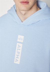 Alpha Industries HOODIE - Mikina s kapucňou - light blue