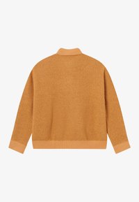 Cardigan tricoté en jaune moutarde, avec un col, des manches longues et un bord côtelé. Tissu texturé avec une coupe décontractée.