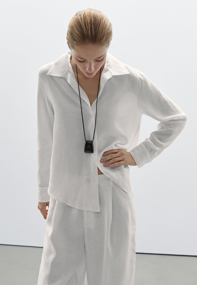 Massimo Dutti OPEN COLLAR LONG SLEEVE - Skjortebluser - white