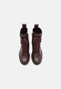 DKNY Stivaletti con plateau - bordeaux