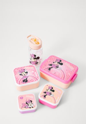 Viis roosat Minnie Mouse'i teemalist lõunakasti ja üks veepudel virsiku ning lilla aktsentidega valgel taustal.