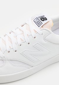 New Balance CT300 UNISEX - Sapatilhas - white