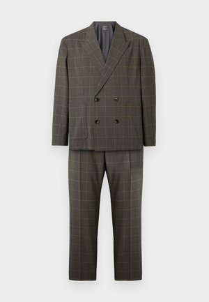 Bruine dubbelgeknoopte geruite blazer met bijpassende rechte broek op een witte achtergrond.