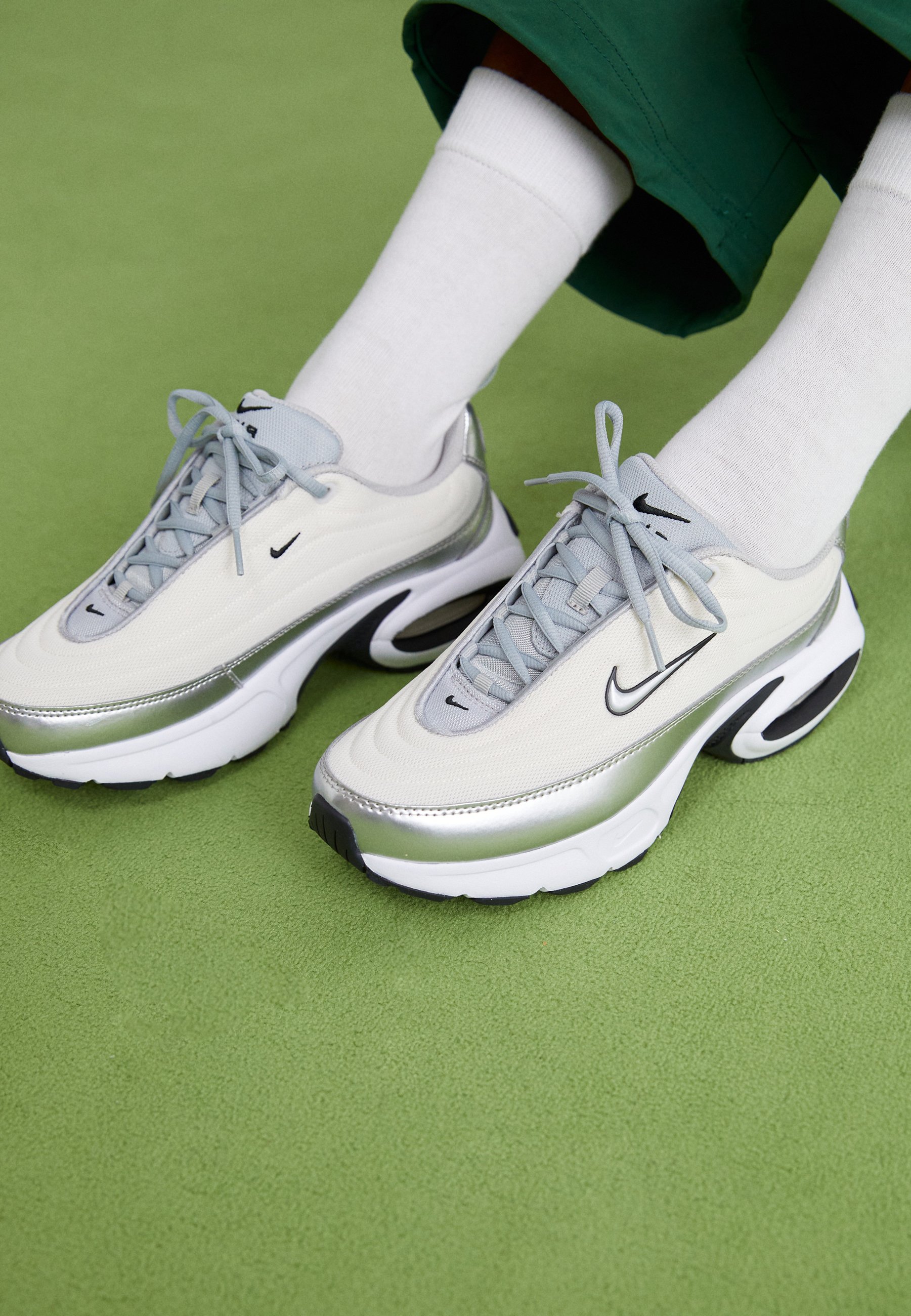 Nike Sportswear AIR MAX PORTAL SE - Trainers - metallic