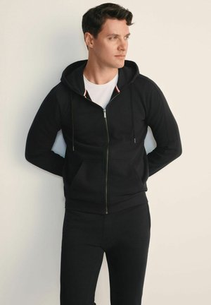 - Bluza rozpinana