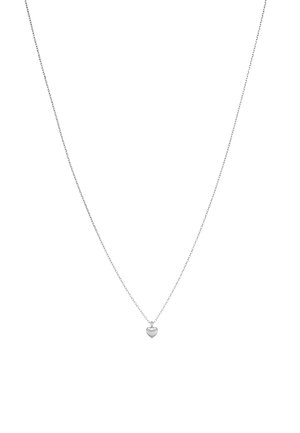 Collana d'argento con una catena fine e un piccolo pendente a forma di cuore liscio. Il pendente ha una finitura lucida e pende al centro.