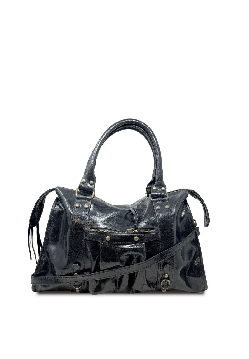 Borsa a mano in pelle nera lucida con doppi manici e tracolla staccabile. Presenta numerosi zipp e dettagli in ottone. Superficie testurizzata.