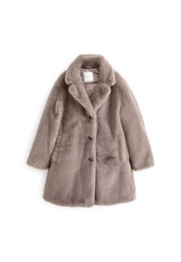 Taupe-farvet, mellemlangt kunstpelsjakke med bred krave, lange ærmer, to sidelommer og tre knapper foran.