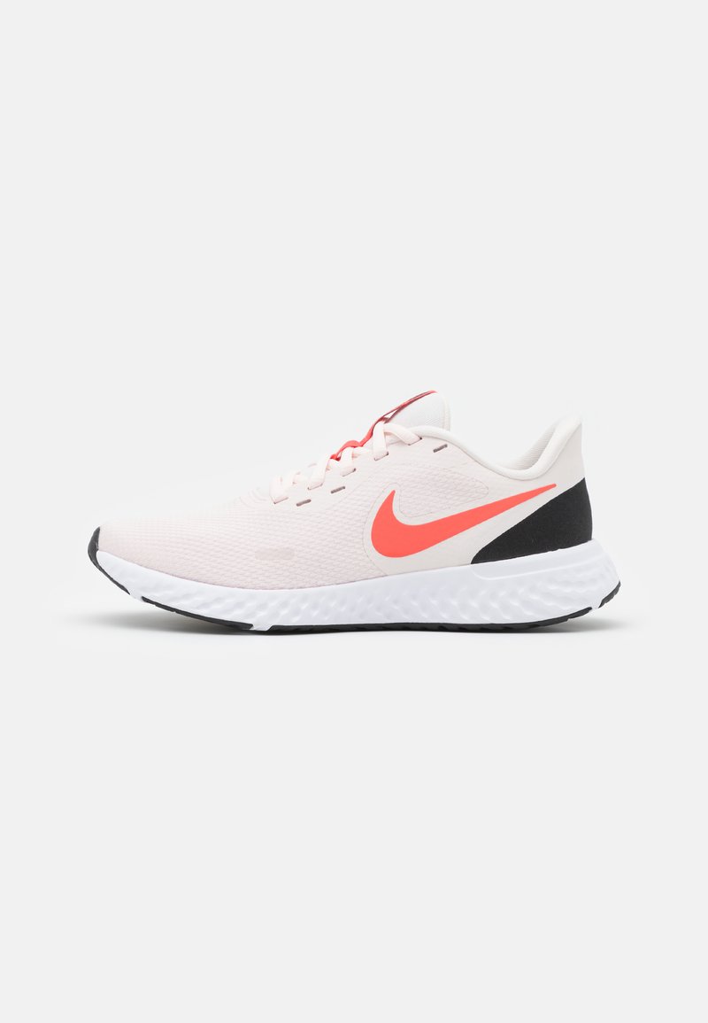 Nike Performance SCHUHE REVOLUTION 5 Neutral running shoes light