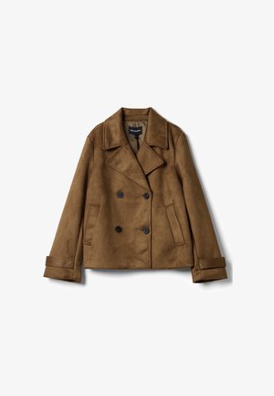 Bruine dubbelgeknoopte suède jas met brede revers, twee voorzakken, met knopen afgewerkte manchetten en een ontspannen pasvorm.