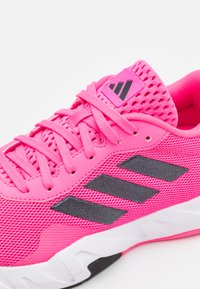 adidas Performance AMPLIMOVE - Zapatillas de entrenamiento - lucid pink/core black