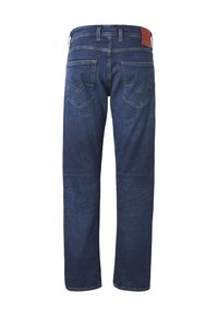 Vue arrière d'un jean droit bleu foncé avec deux poches arrière et un patch de marque en cuir marron sur la ceinture.
