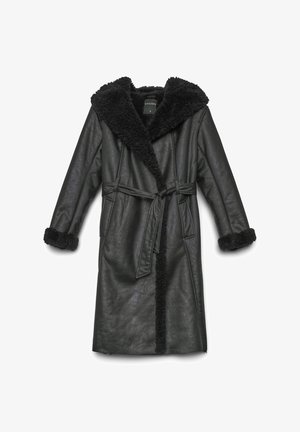 Calliope Wintermantel - ultrablack