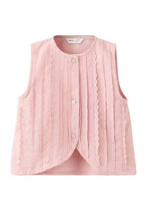 Blouse rose sans manches avec bordure en dentelle verticale, détails de plis pincés et trois boutons à l'avant, avec un col arrondi et un ourlet incurvé.