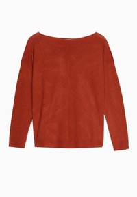Pull couleur rouille avec large encolure, manches longues et ourlet côtelé. Confectionné dans un tissu doux, il présente un détail subtil de couture à l'arrière.