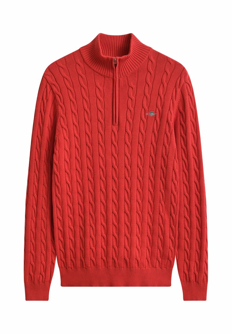 Maglione rosso lavorato a maglia con zip a un quarto e collo, polsini e orlo a coste, con un piccolo logo ricamato sul petto.