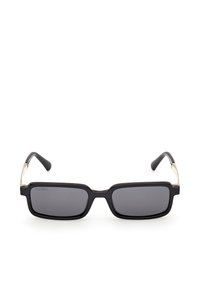 Sorte rektangulære solbriller med mørke linser og tynde sorte og gyldne stænger, vist forfra på en hvid baggrund.