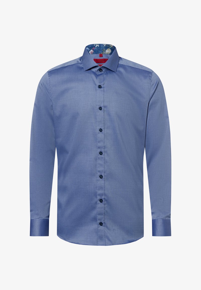 Langarmhemd aus einfarbigem hellblauem Stoff mit einem Kragenfutter im Blumenmuster. Dunkelblaue Knöpfe entlang der Front. Glatte Textur.