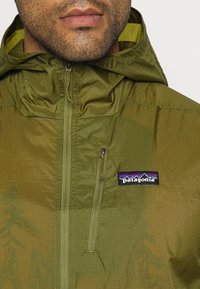 Patagonia Windbreakers - green