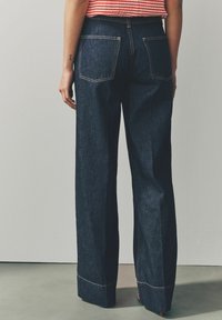 Next DOUBLE BUTTON WIDE LEG - Avar lõikega teksad - rinse