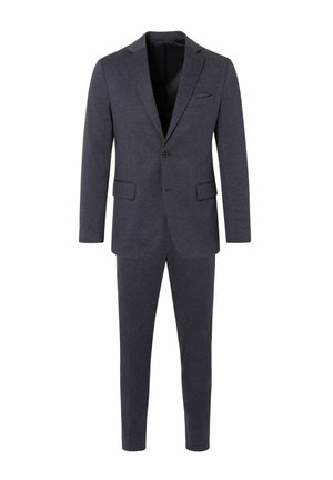 Dunkelgrauer Herren-Slim-Fit-Anzug mit einreihigem Sakko mit einem Knopf und passenden, schlank zulaufenden Hosen auf weißem Hintergrund.