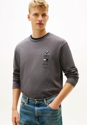 BACK GRAPHIC RELAXED - Maglietta a manica lunga - washed black