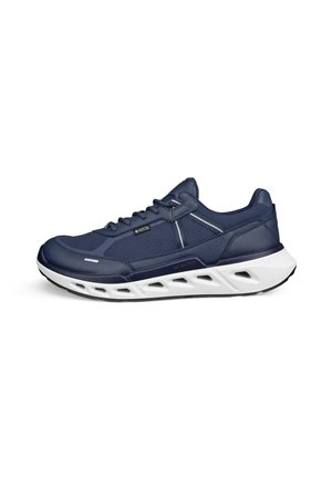 Sneaker sportiva blu navy con tomaia in mesh e pelle, suola bianca ammortizzata con fori di ventilazione e chiusura con lacci.